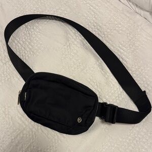 lululemon athletica Black Women’s Crossbody Waist Bag